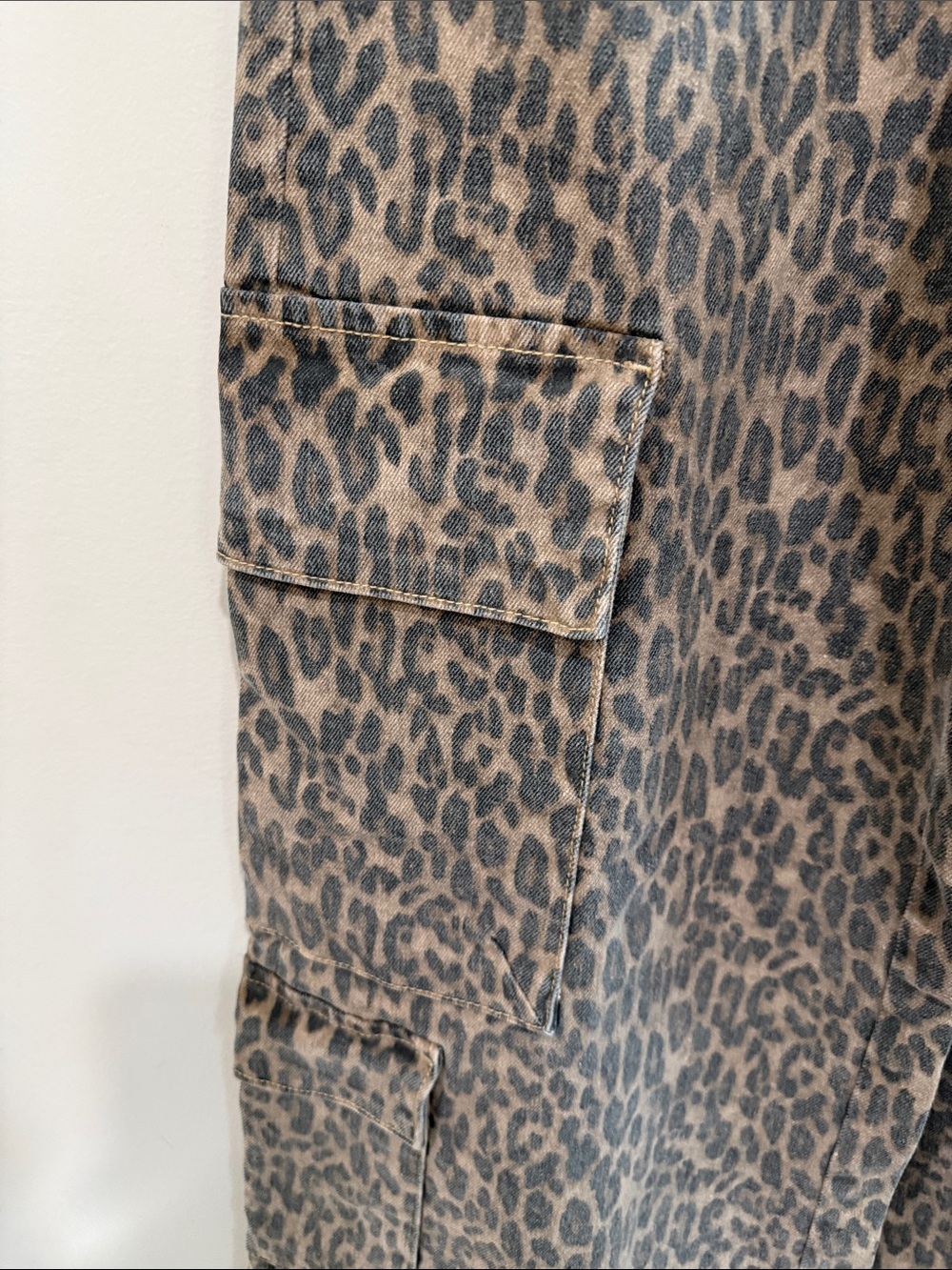 Hidden Leopard Print Wide Leg Cargo Jeans - Gray/Brown - Picture 4 of 11